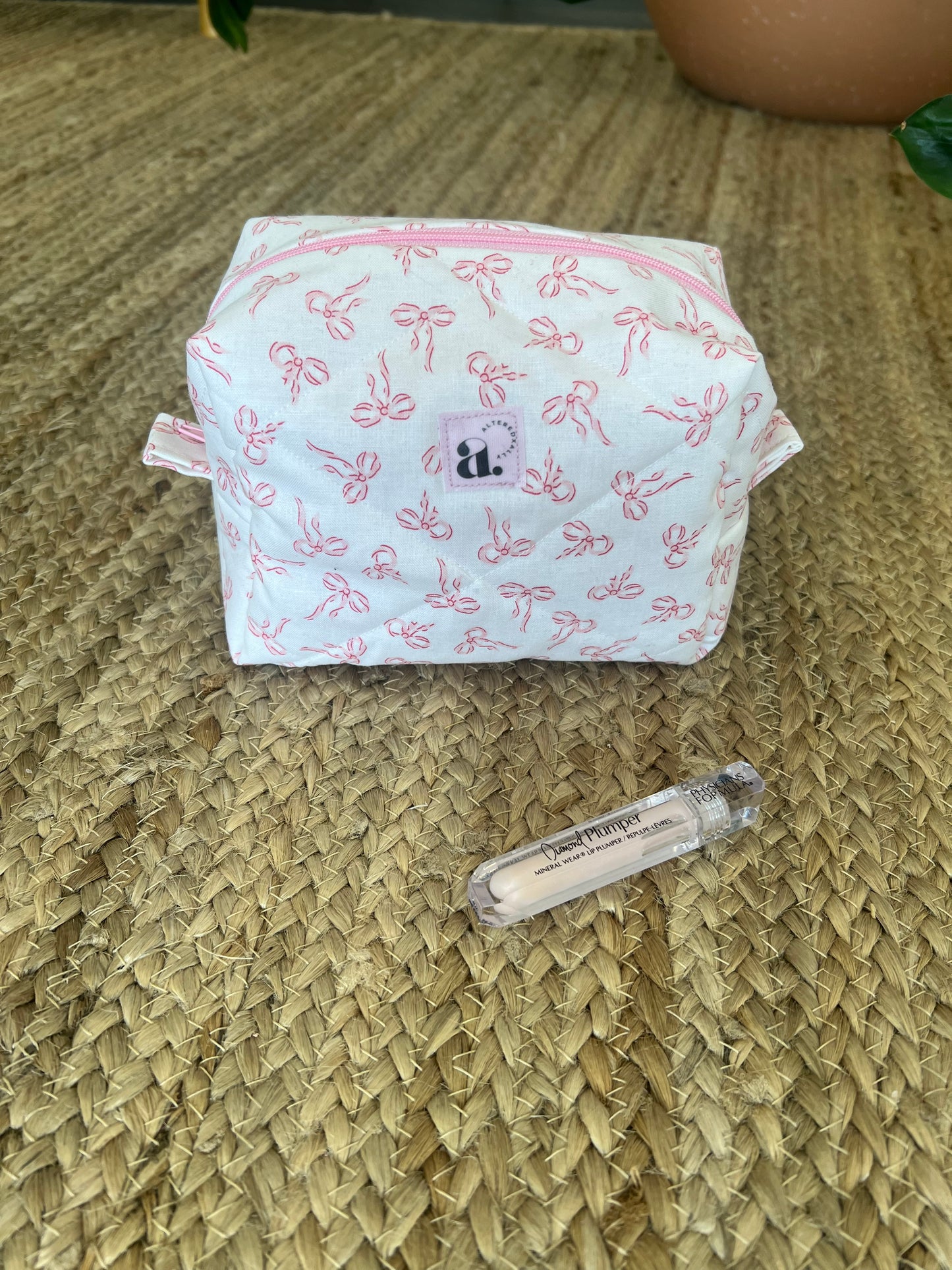 Small Makeup Bag in Bow Babe