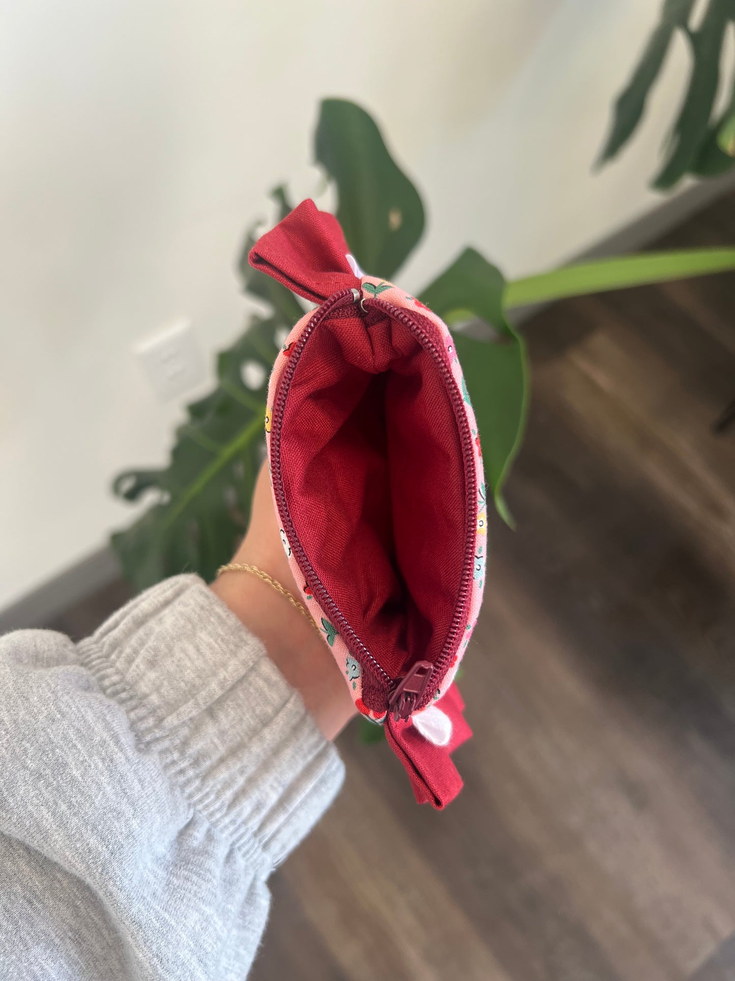 Mini Ruffle Zipper Pouch in Ditsy Pink