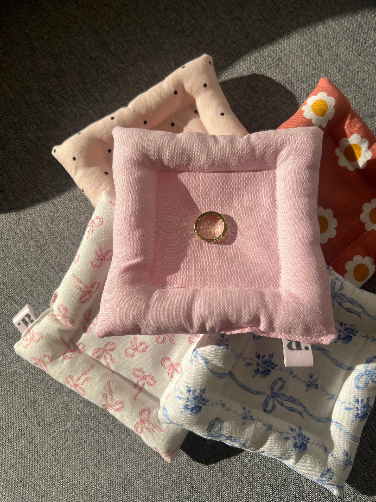 Puffy Ring Holder in Solid Pink