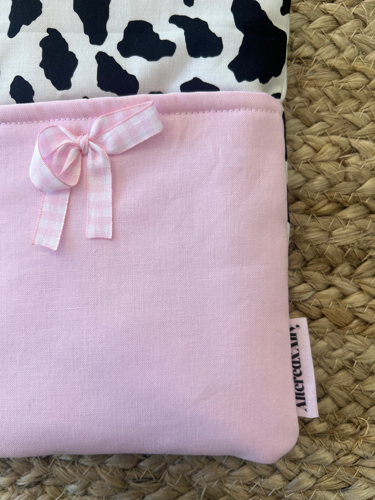 Medium Kindle Case in Strawberry Milkshake