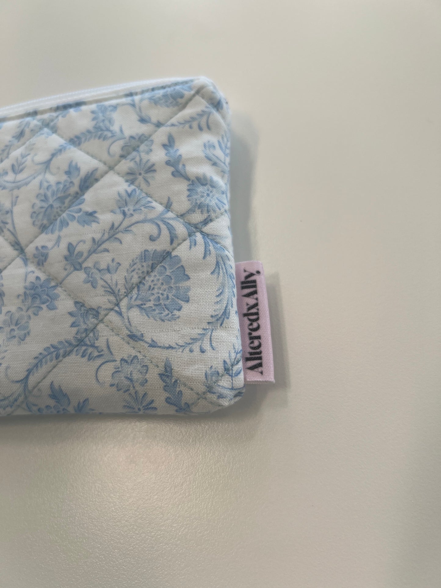 Daily Carry Duo Wristlet in Vintage Blue Paisley