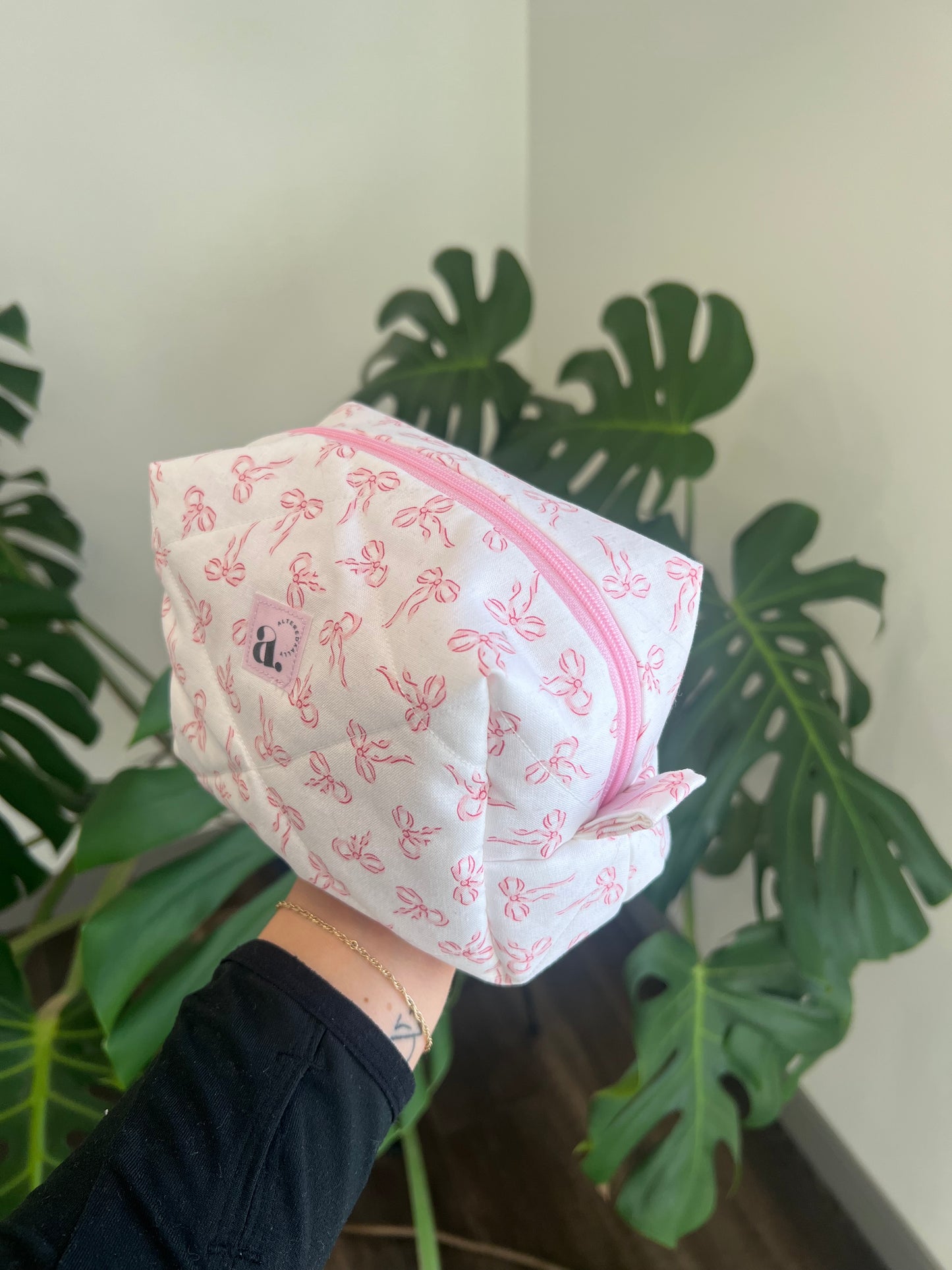 Small Makeup Bag in Bow Babe
