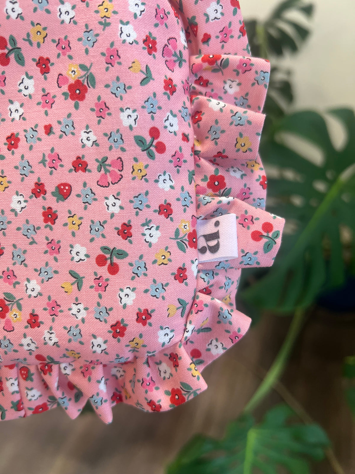 Amelia Ruffle Pouch in Ditsy Pink