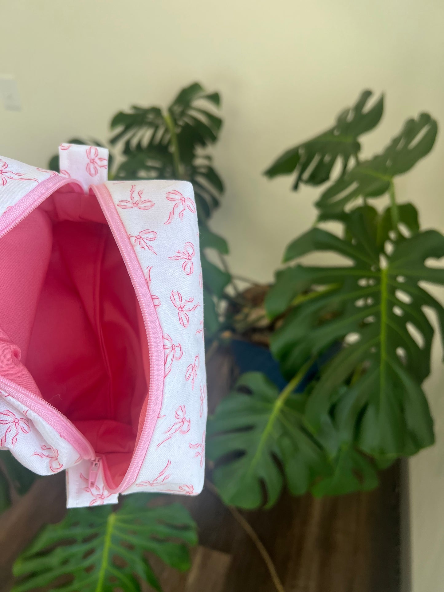 Small Makeup Bag in Bow Babe