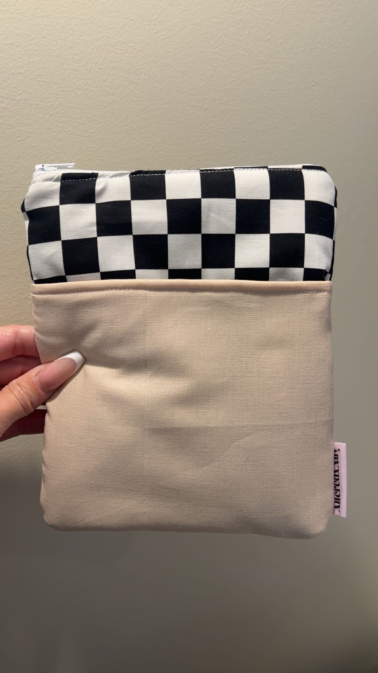 Medium Kindle Case in Peach Fuzz Checkerboard