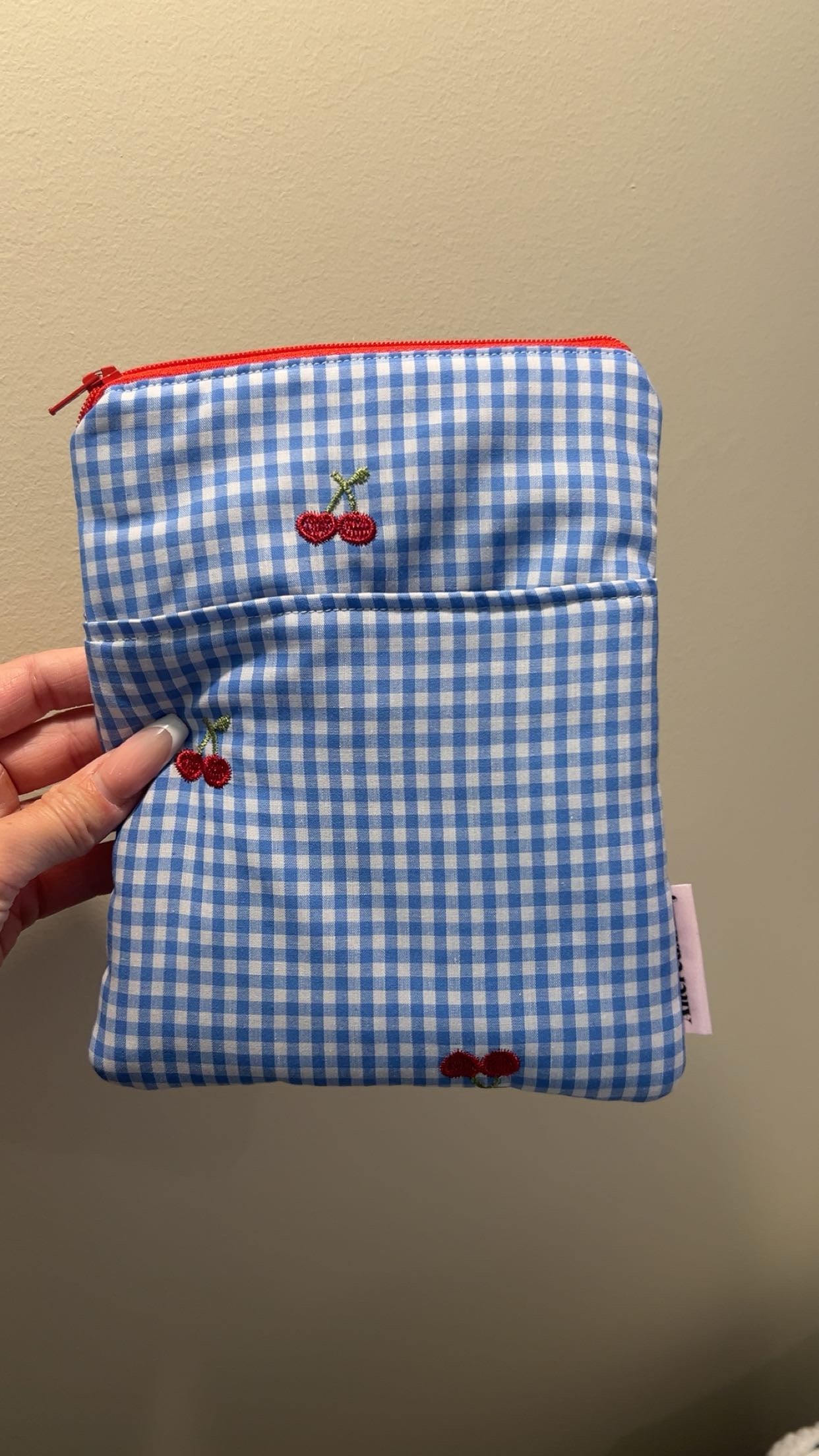 Medium Kindle Case in Cherry Picnic