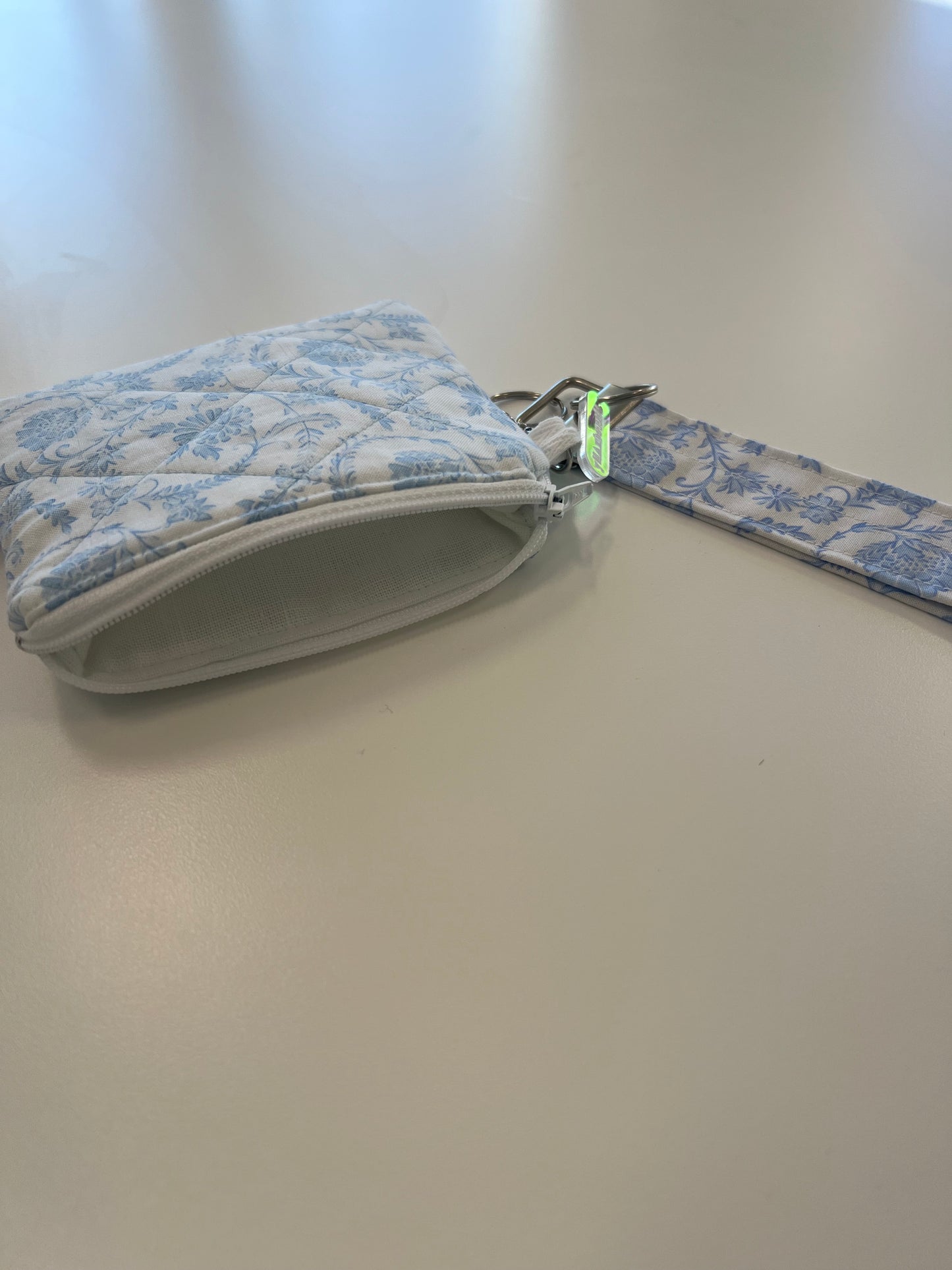 Daily Carry Duo Wristlet in Vintage Blue Paisley