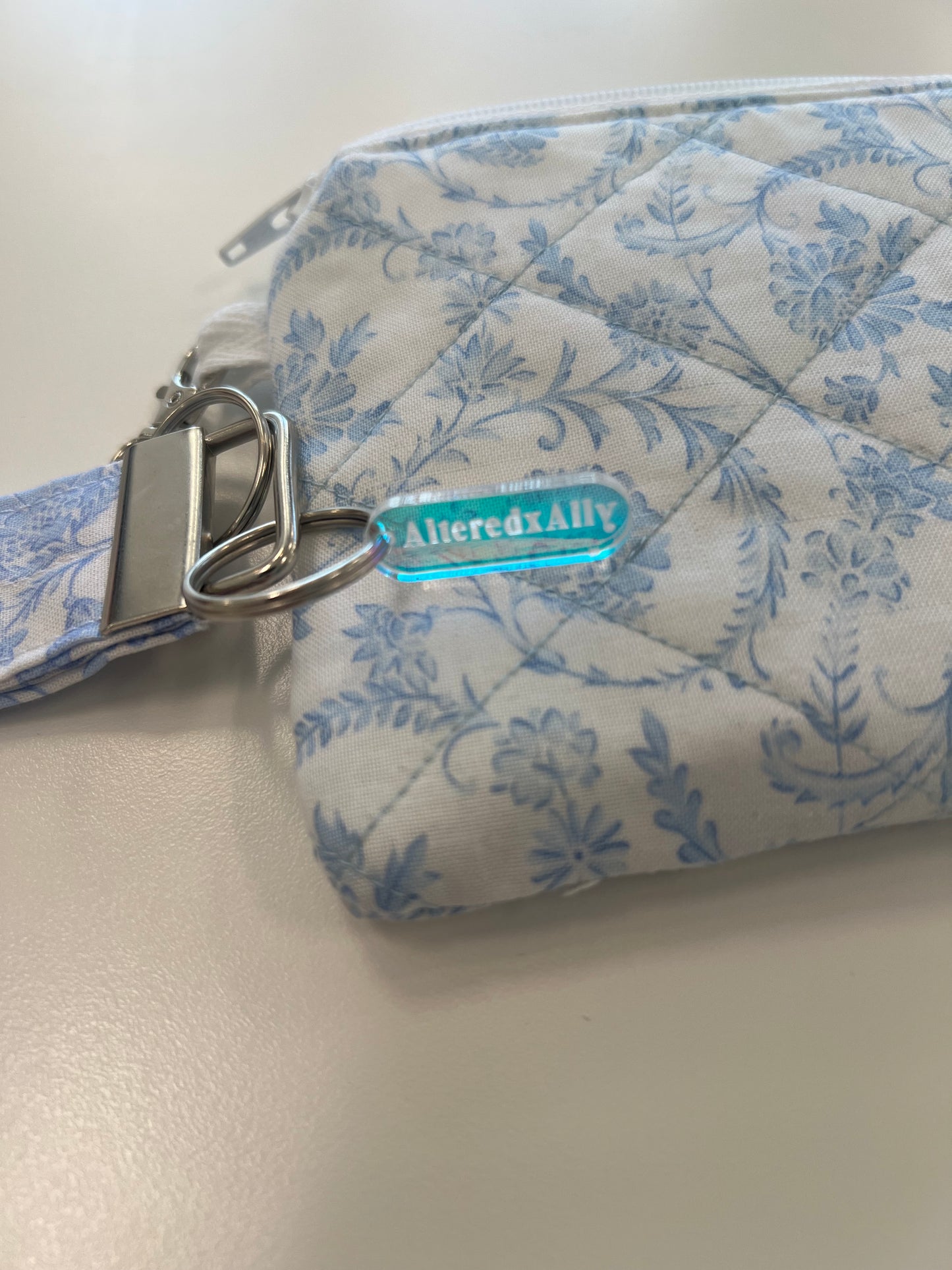 Daily Carry Duo Wristlet in Vintage Blue Paisley