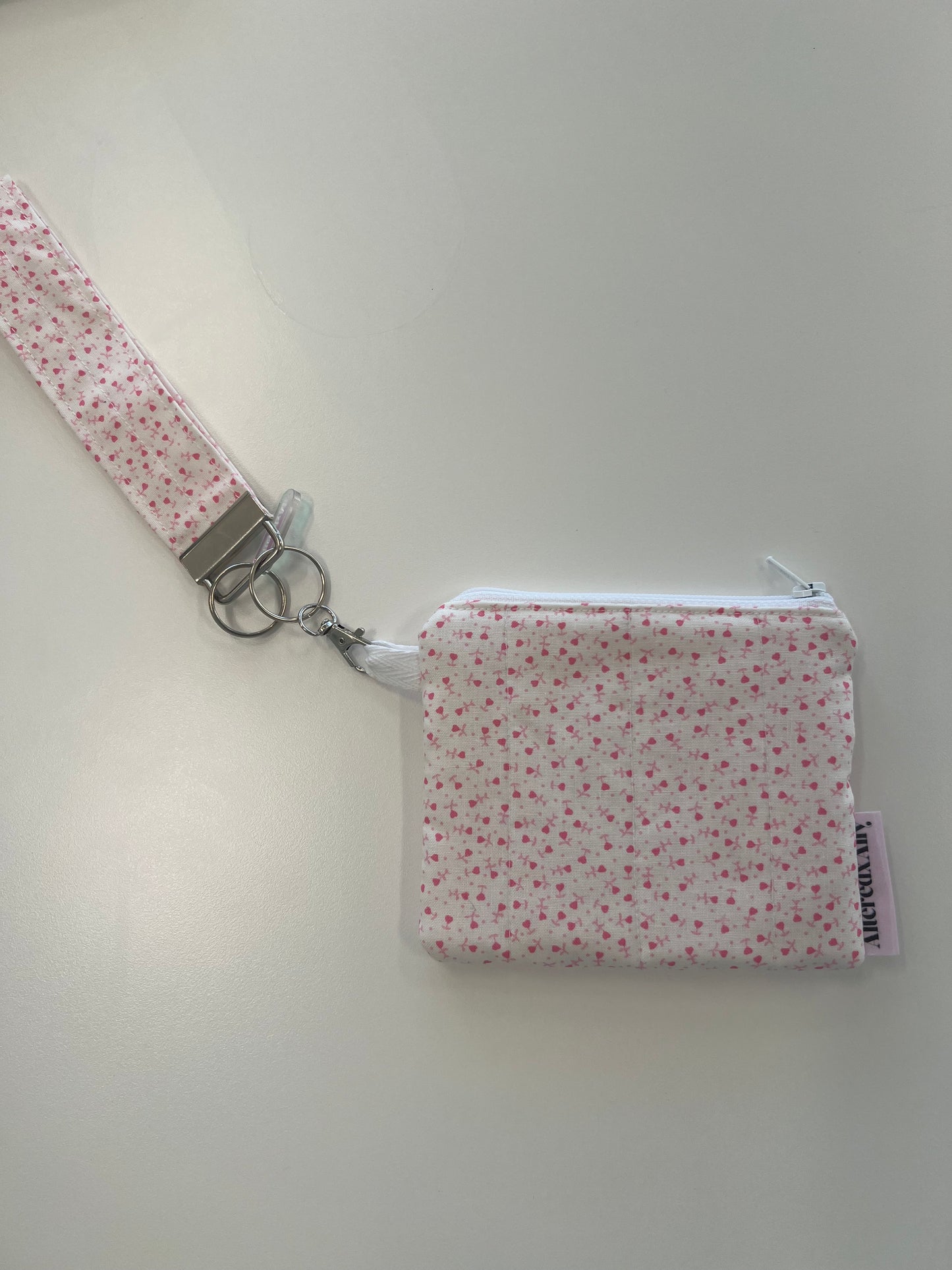 Daily Carry Duo Wrislet in Pink Sugar Hearts