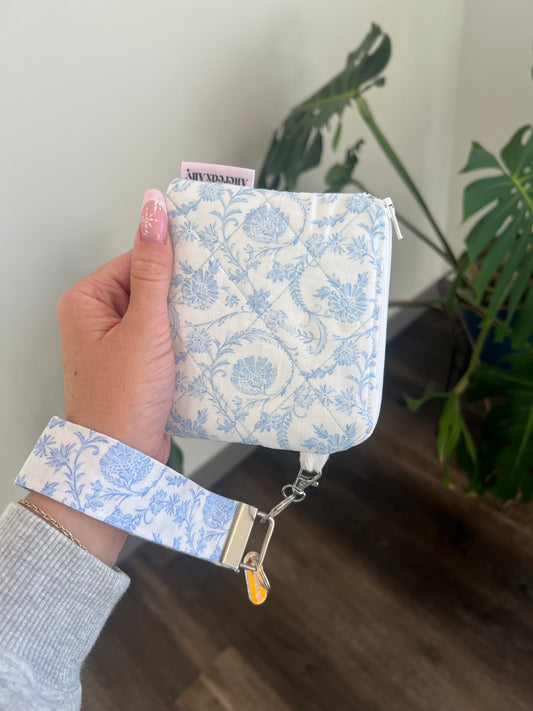 Daily Carry Duo Wristlet in Vintage Blue Paisley
